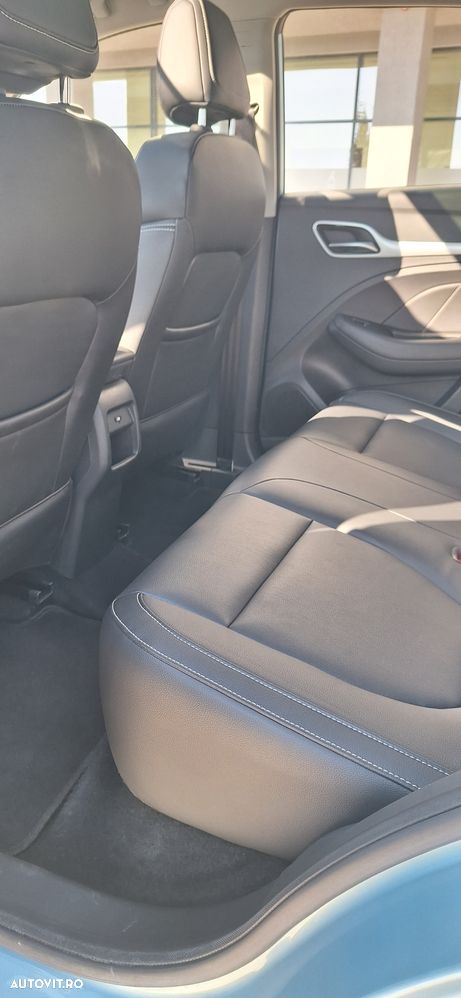 MG ZS EV Luxury - 15