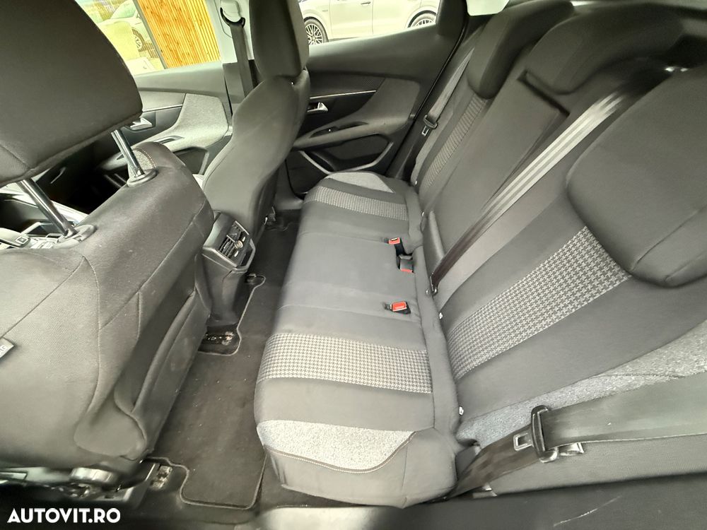 Peugeot 3008 1.2 PureTech 130 EAT8 Allure Pack - 17