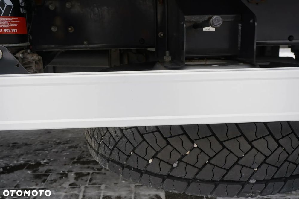 Renault D280 16T / kontener 18 palet / Winda - 12