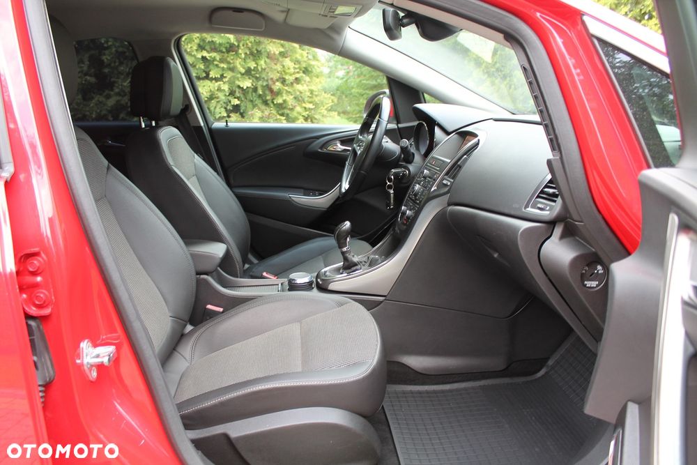 Opel Astra 1.6 Turbo Cosmo - 25
