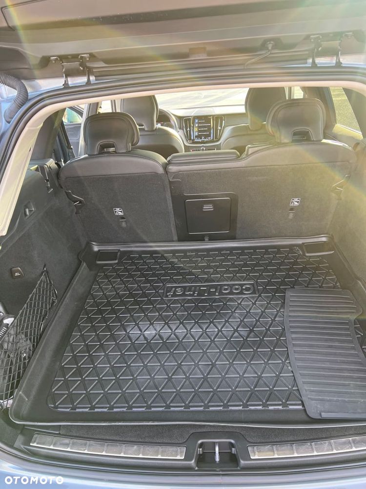 Volvo XC 60 T6 Plug-In Hybrid AWD R-Design - 19