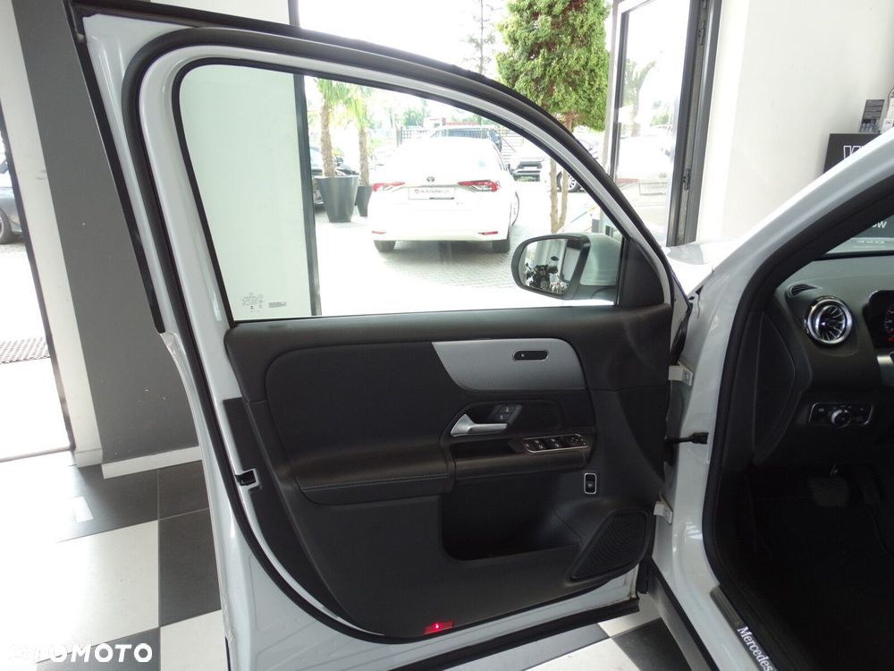 Mercedes-Benz GLB - 15