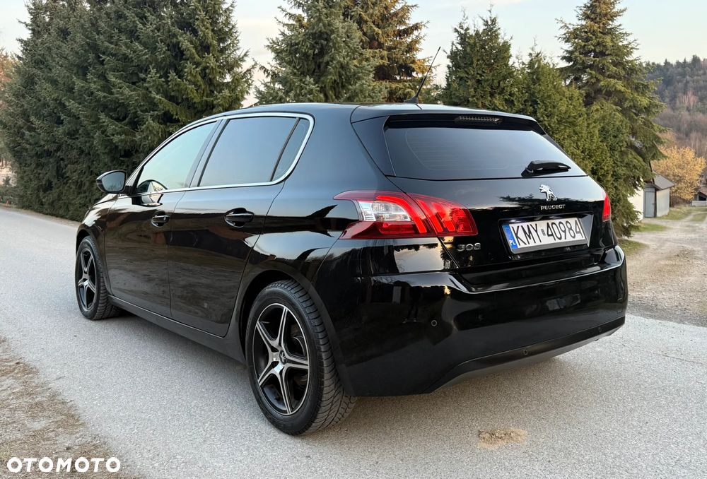 Peugeot 308 - 8