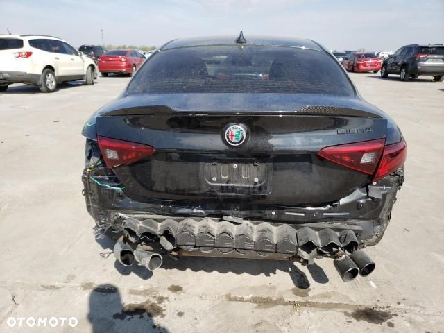 Alfa Romeo Giulia 2.9 V6 Bi-Turbo AT8 Quadrifoglio - 13