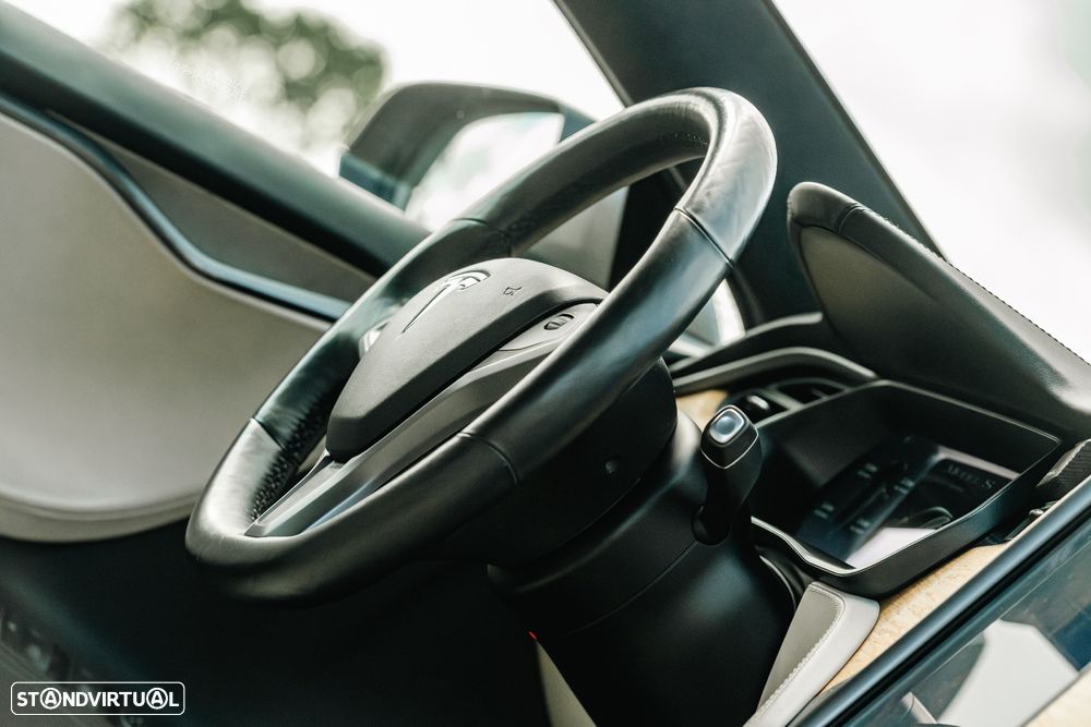 Tesla Model S Long Range - 31