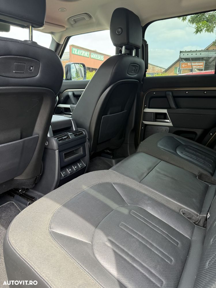 Land Rover Defender 110 2.0L D240 S - 17