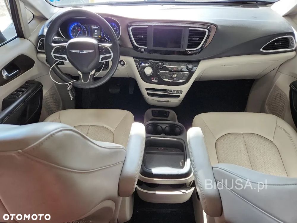 Chrysler Pacifica - 2