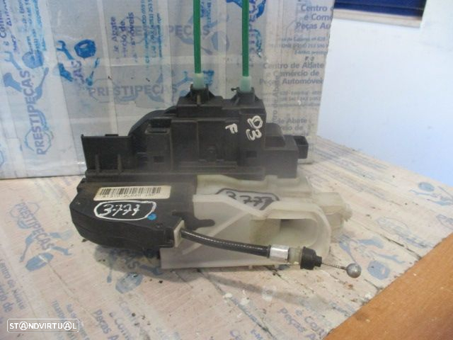 Fecho 813102L020 HYUNDAI I30 2010 FE 6 PINOS HYUNDAI I30 2010 1.6CRDI  16V 115CV 5P CINZA F ESQ 6 PINOS - 3
