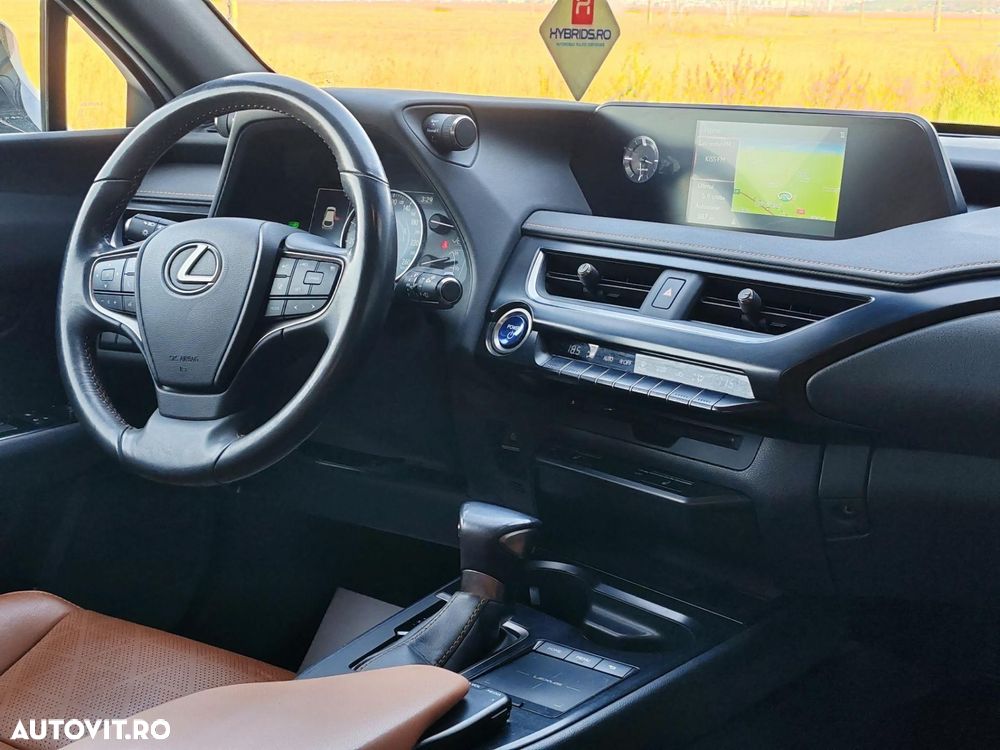 Lexus UX 250h (E-FOUR) Executive Line - 2