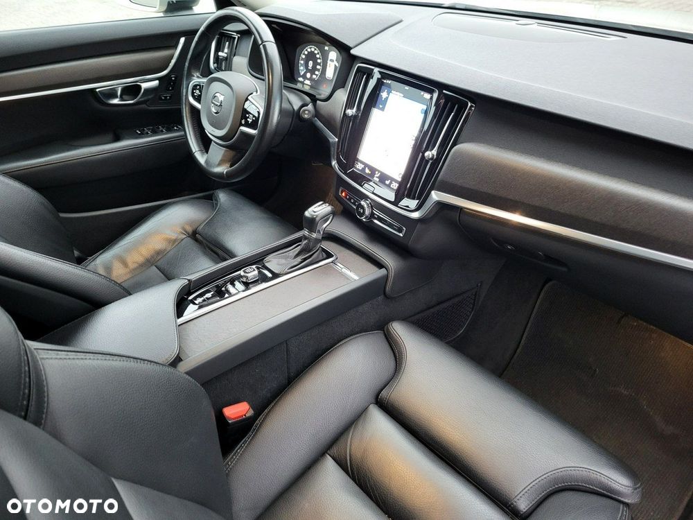 Volvo V90 Cross Country - 20