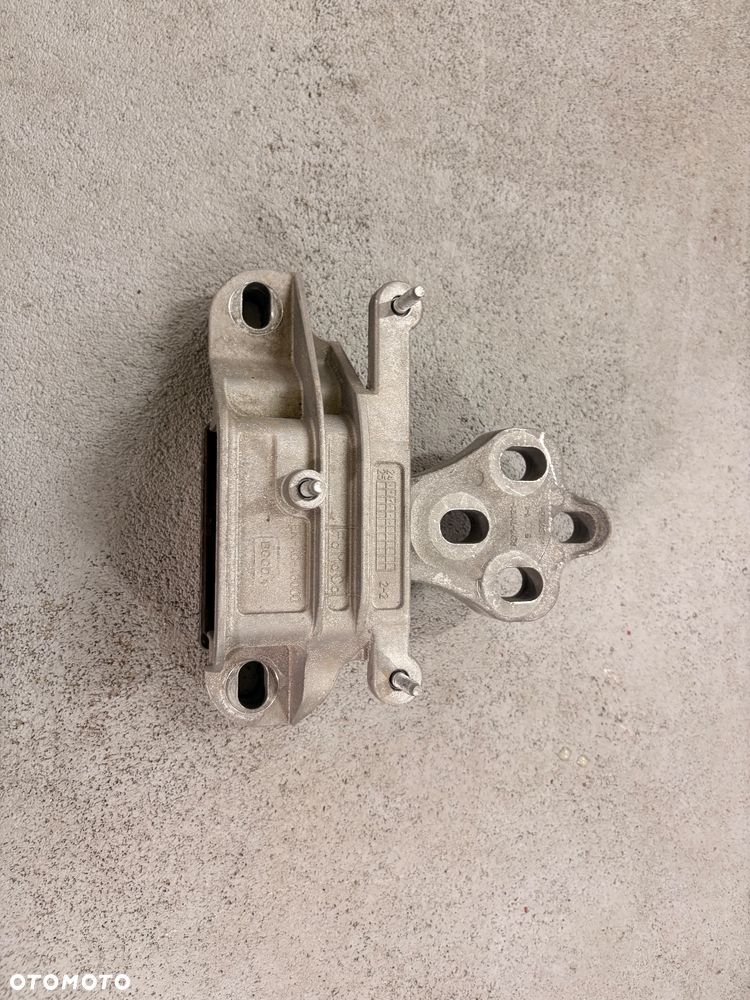 Łapa , poduszka skrzyni biegów Ford Courier 1.0 Ecoboost - 1