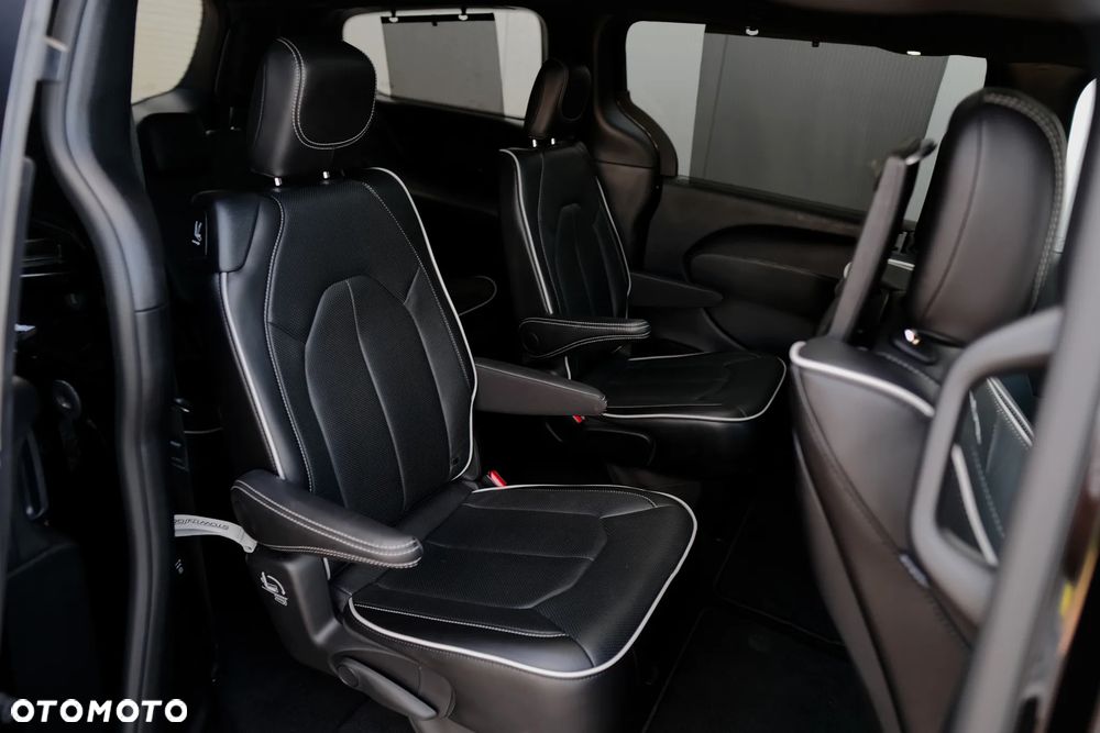 Chrysler Pacifica - 38