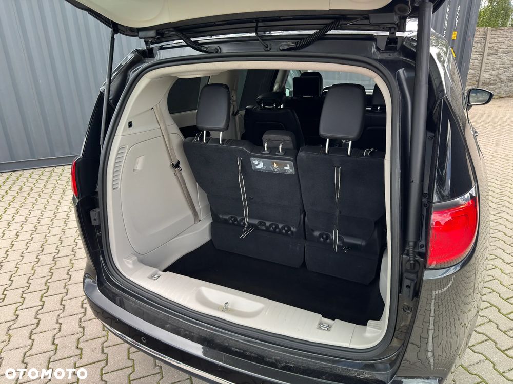 Chrysler Pacifica - 12