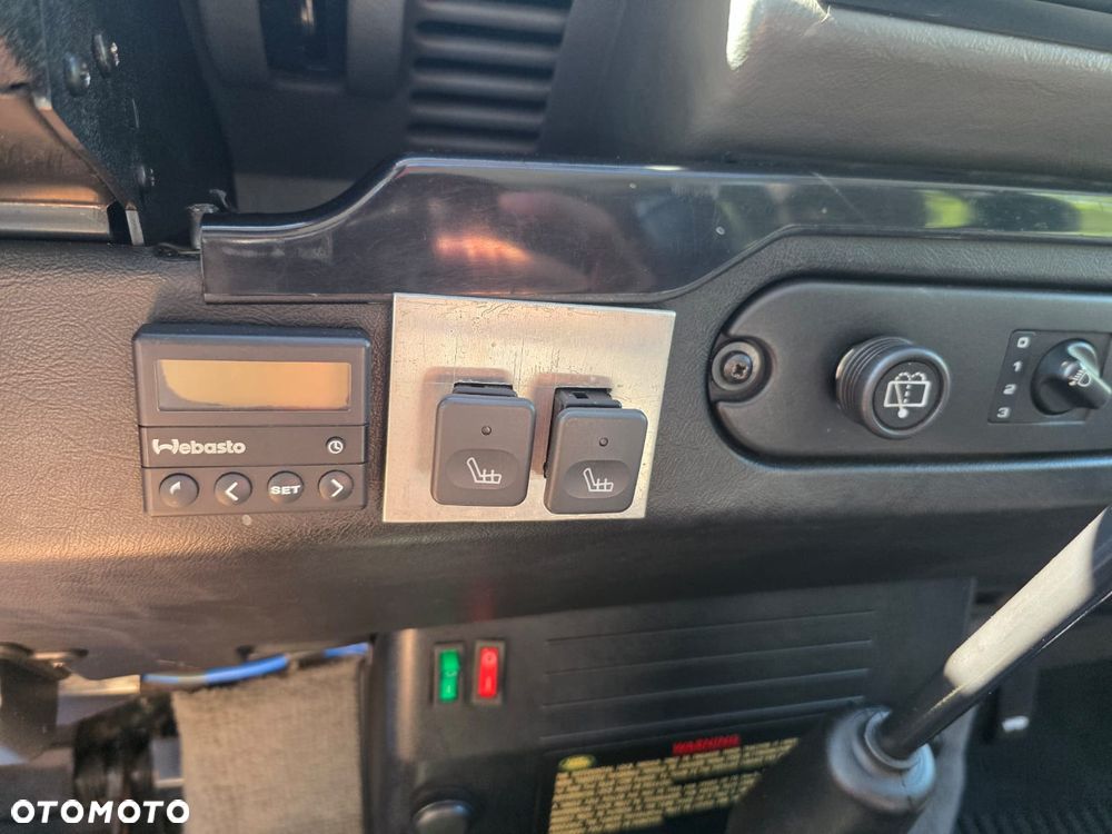 Land Rover Defender 110 SE - 16