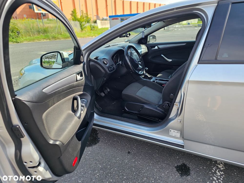 Ford Mondeo 2.0 TDCi Ambiente - 9