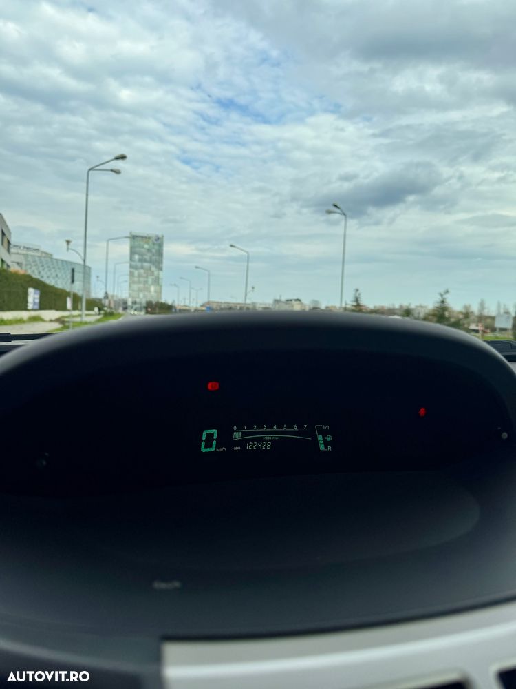 Toyota Yaris 1.3 Sol - 11