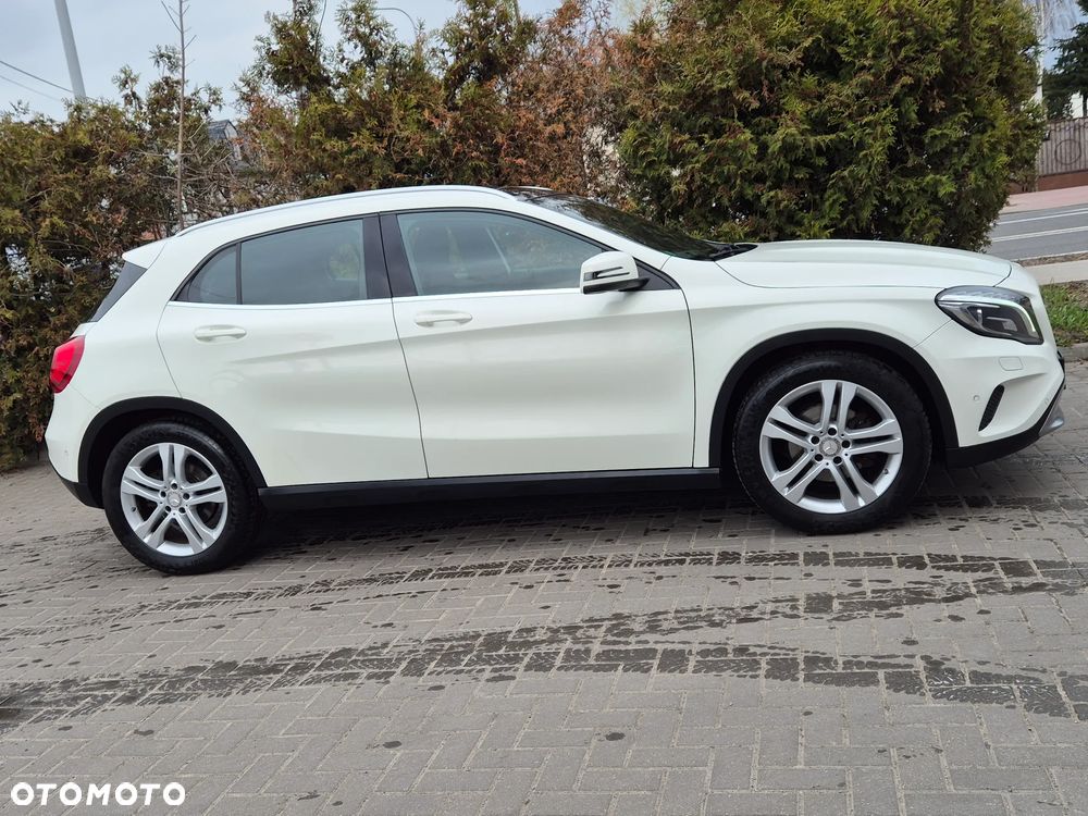 Mercedes-Benz GLA 200 Urban - 15