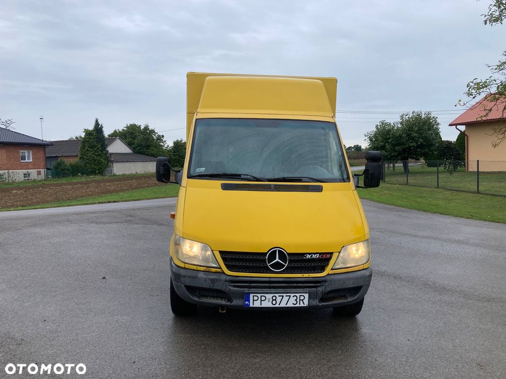 Mercedes-Benz Sprinter - 2