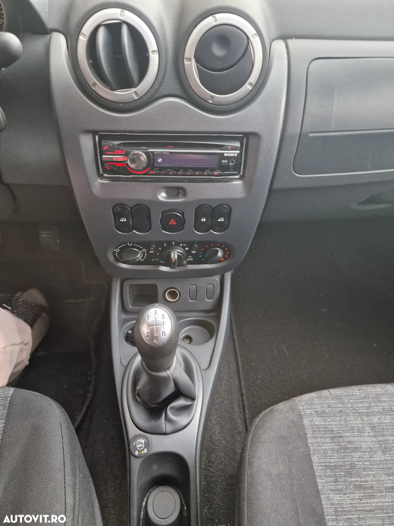 Dacia Duster 1.6 4x2 Laureate - 11