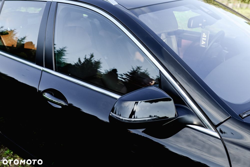 BMW Seria 5 530d xDrive - 14