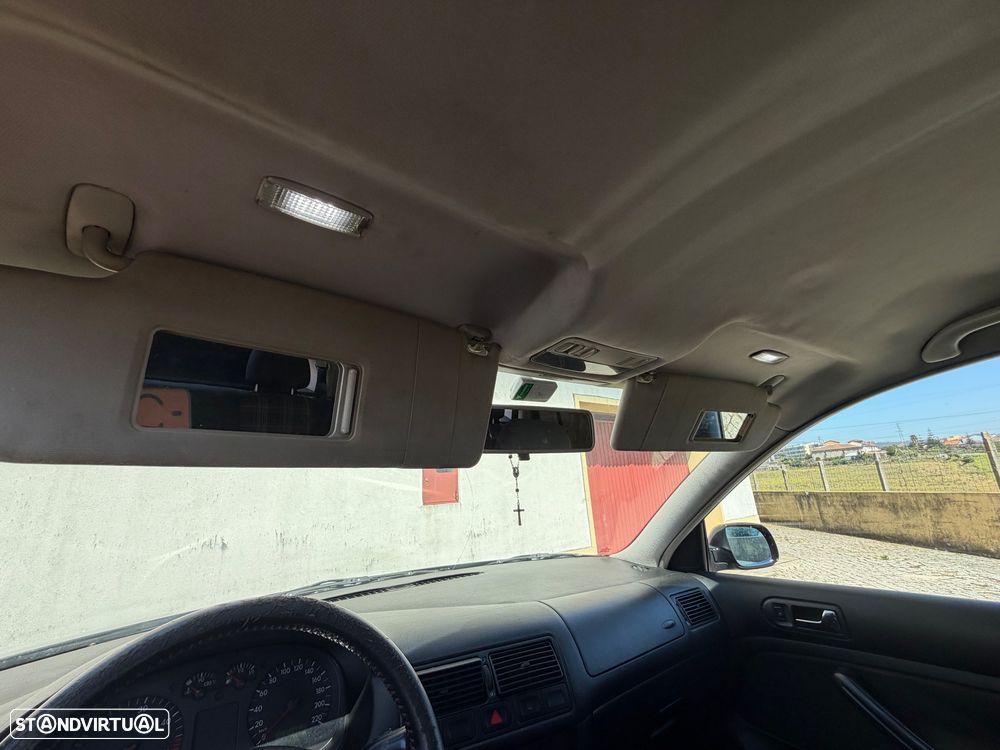 VW Golf 1.9 TDi 25 Anos - 17