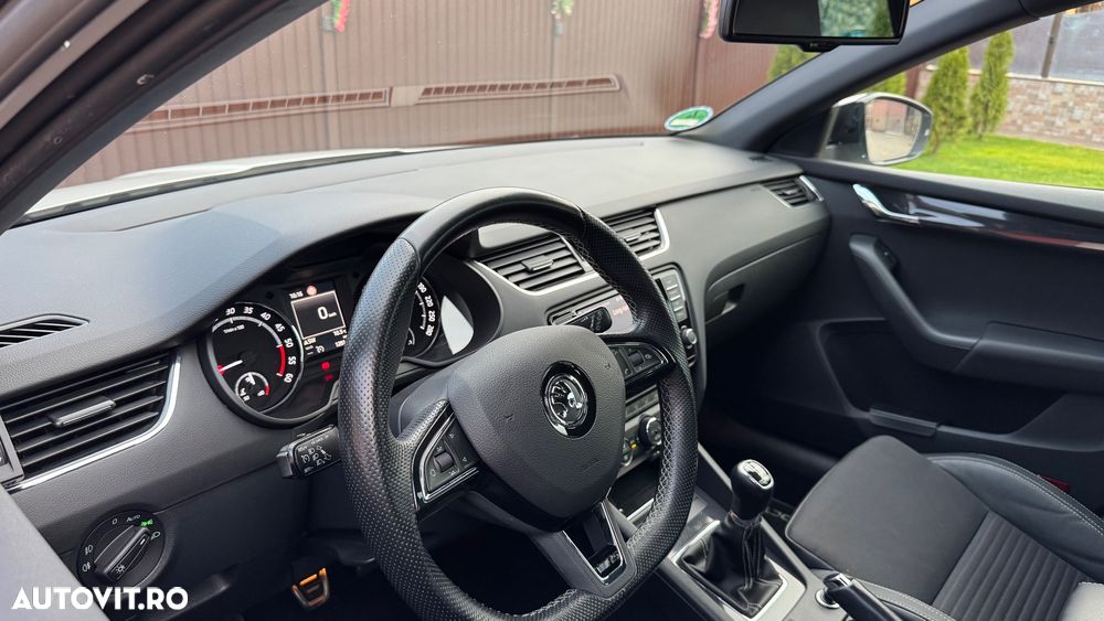 Skoda Octavia Combi 2.0 TDI RS - 16