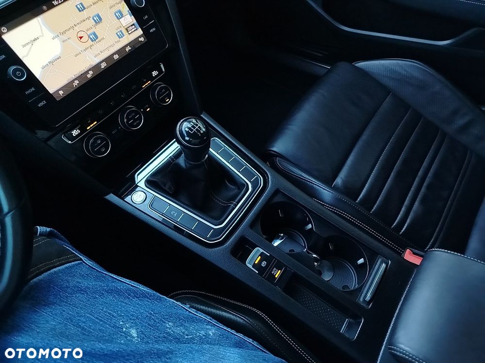 Volkswagen Passat - 17