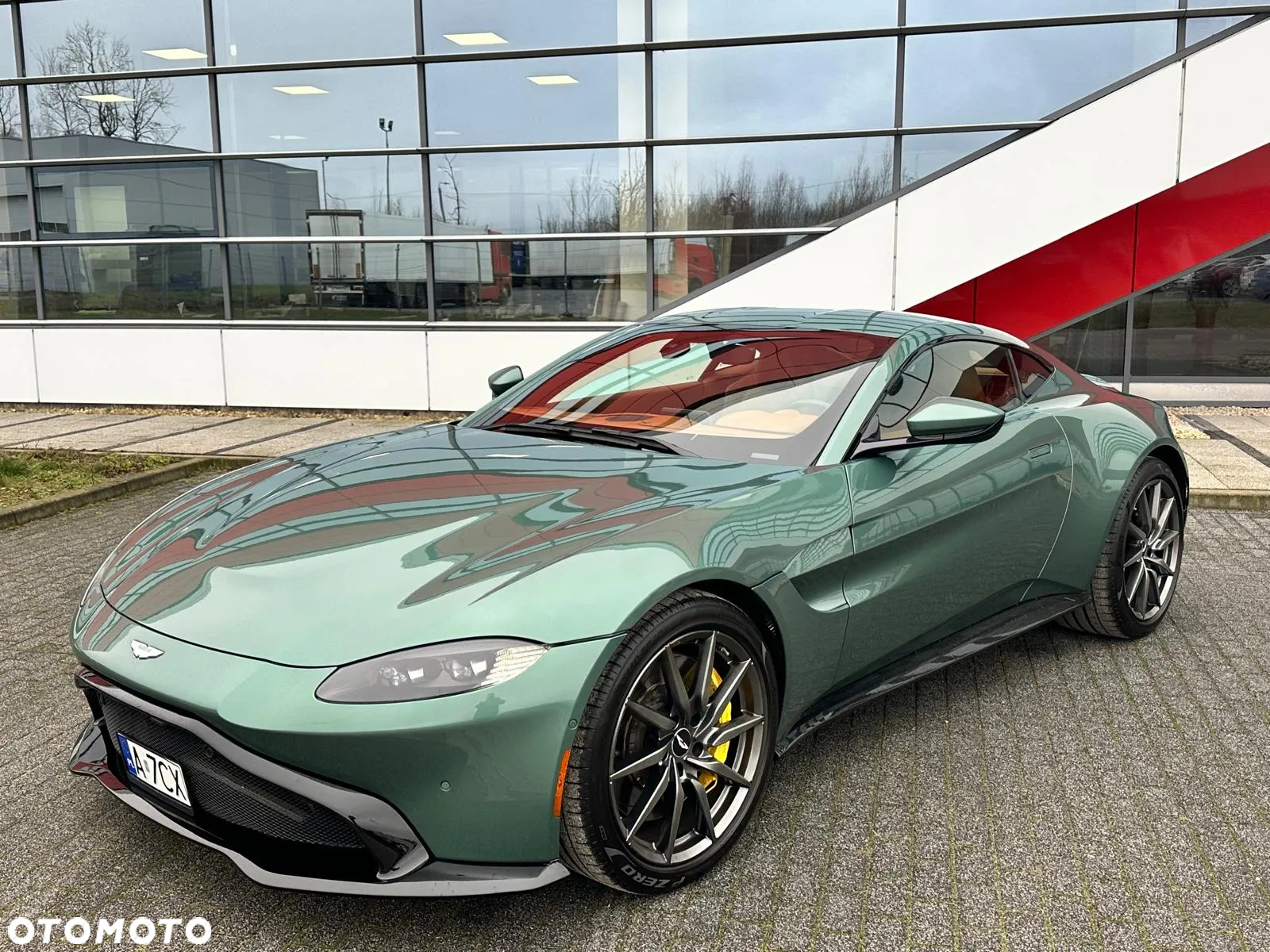 Aston Martin Vantage - 12