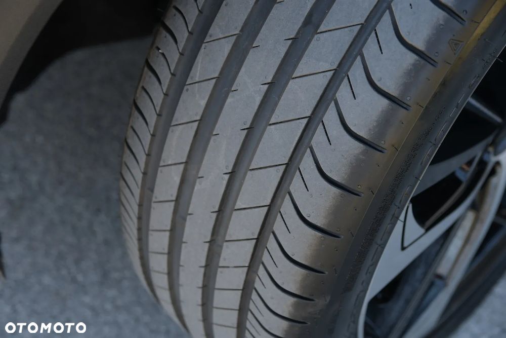 Ford Kuga 2.0 EcoBlue Hybrid TITANIUM - 16