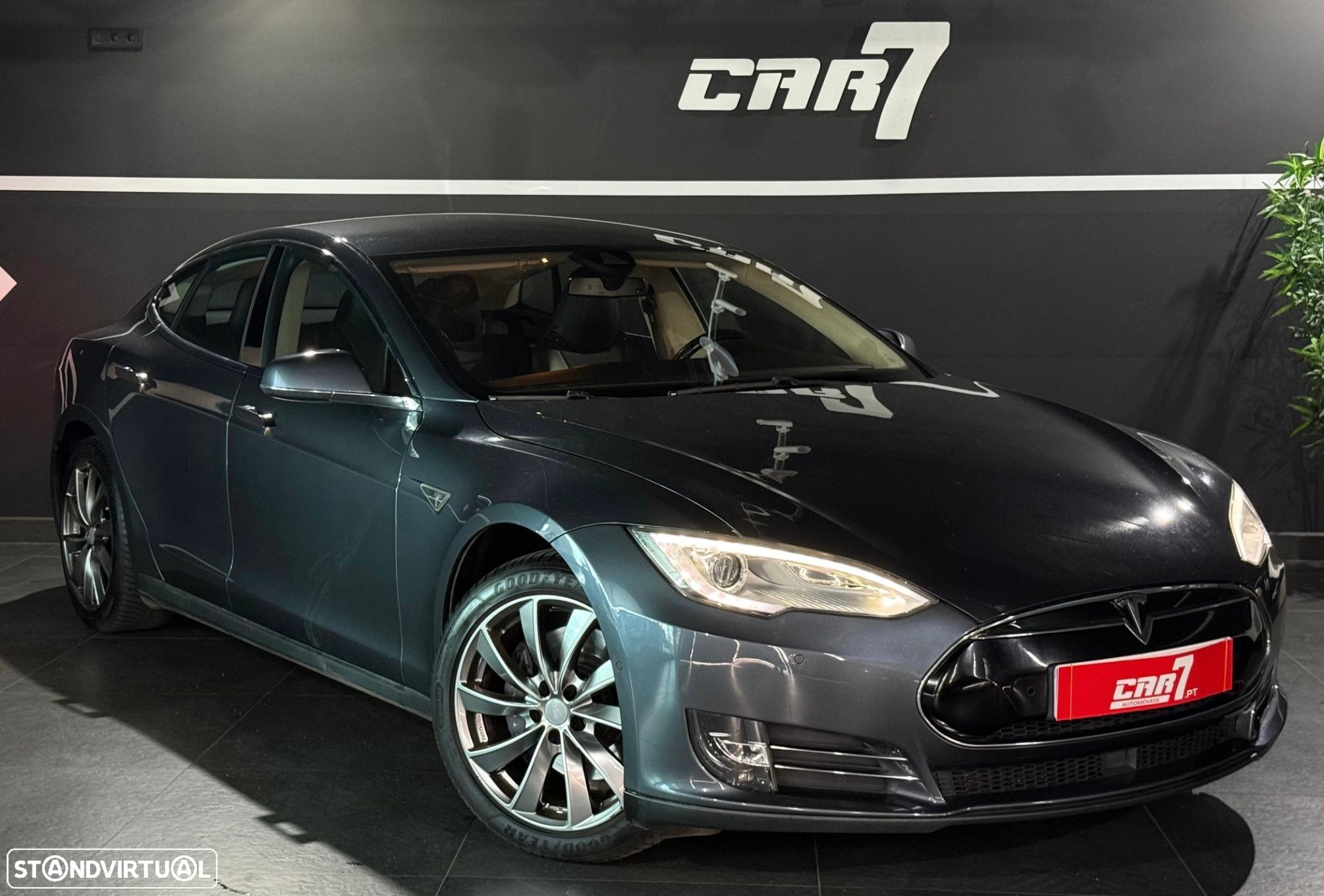 Tesla Model S 85D - 1
