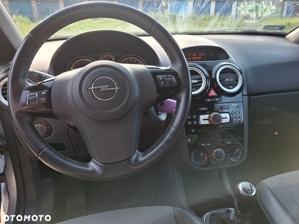 Opel Corsa 1.4 16V Cosmo - 21