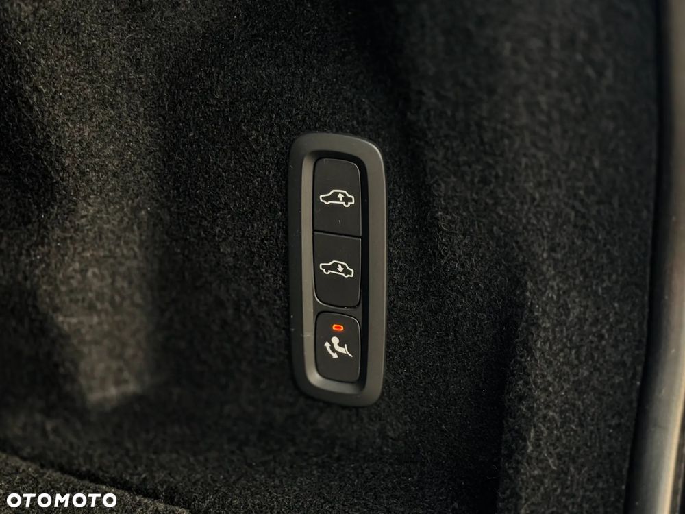 Volvo XC 60 T6 Plug-In Hybrid AWD Inscription - 24