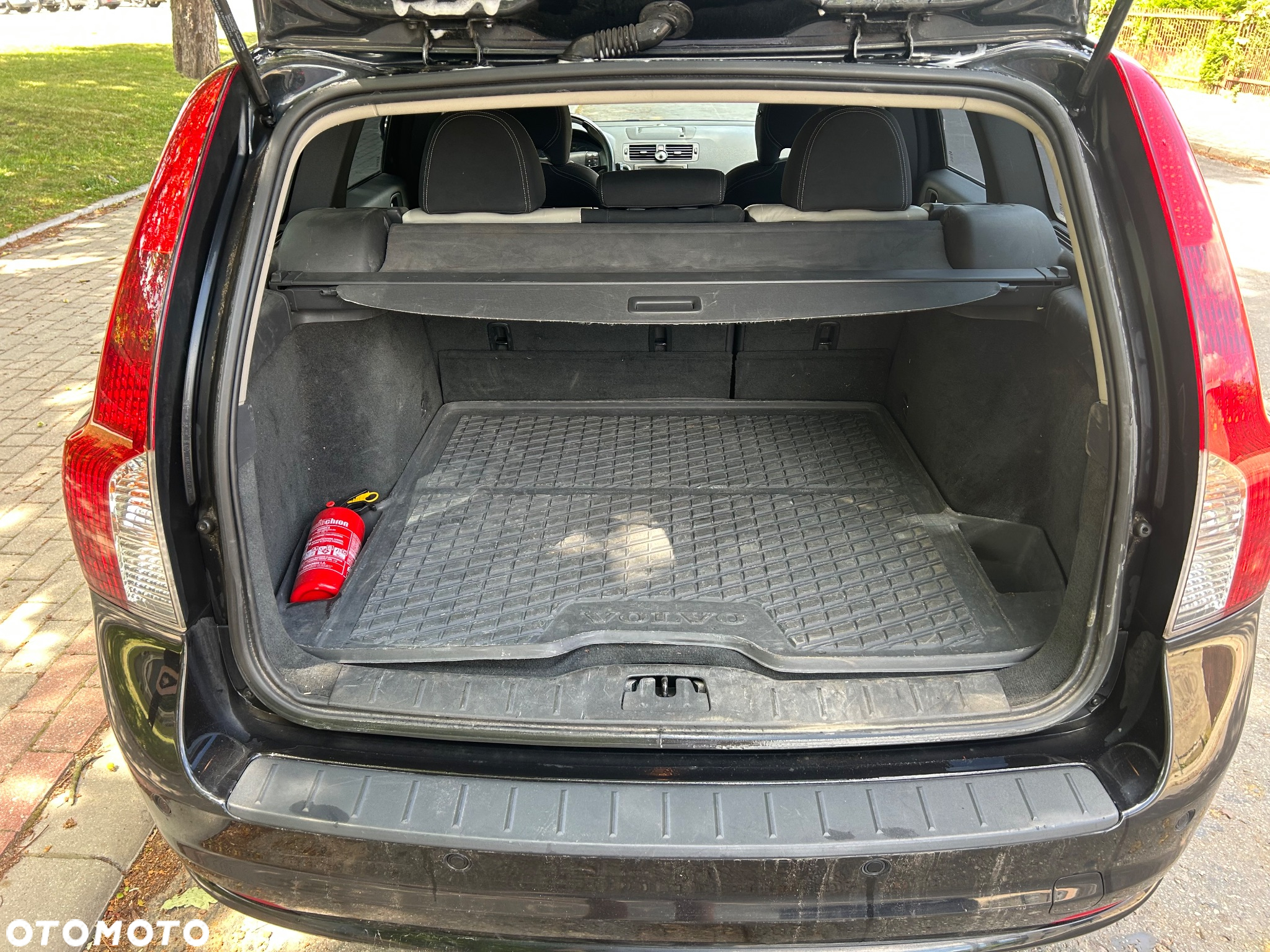 Volvo V50 D3 R-Design - 12