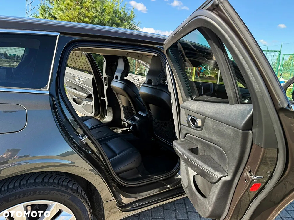 Volvo V60 D3 Geartronic Momentum Pro - 24