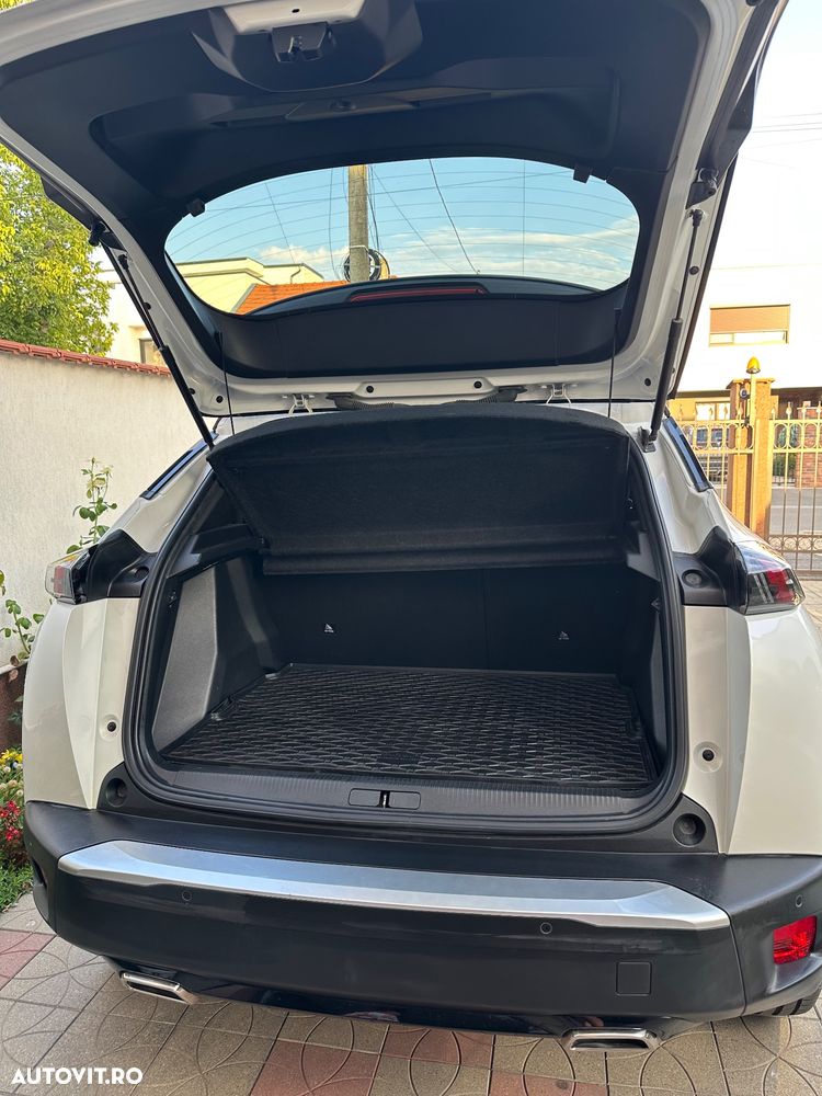 Peugeot 2008 1.2 L PureTech STT EAT8 GT Line - 12