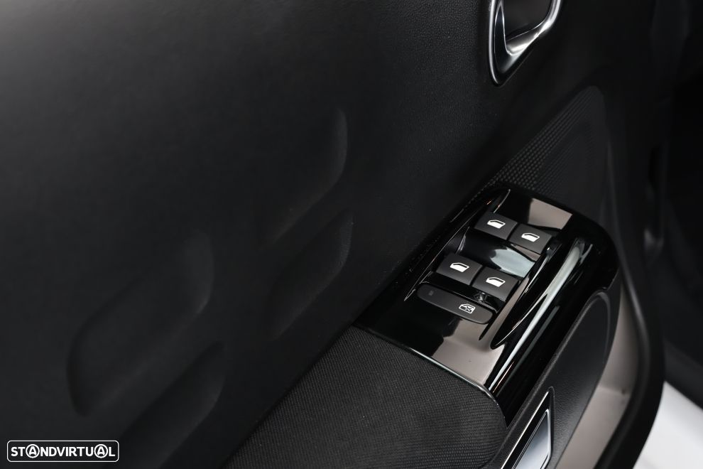 Citroën C3 1.2 PureTech Shine EAT6 - 22