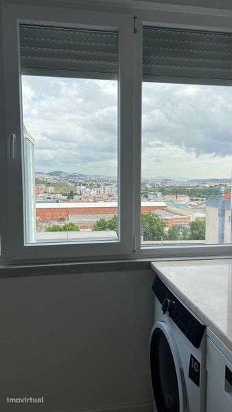 T1 - Frente a Estação da Reboleira - Grande imagem: 4/11