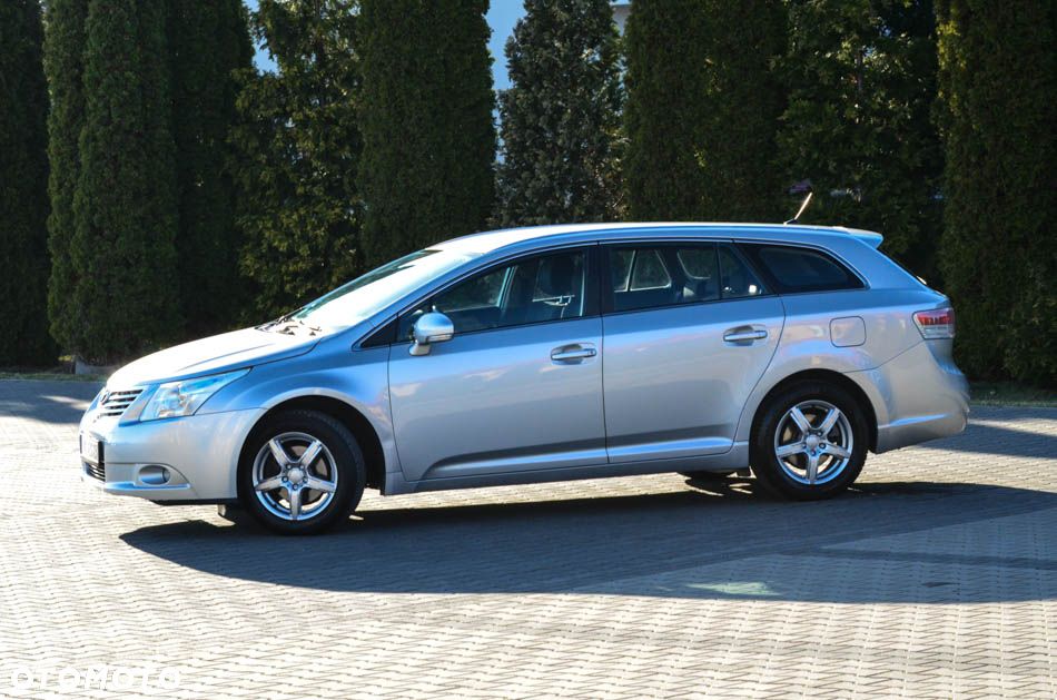 Toyota Avensis 1.8 Comfort - 12