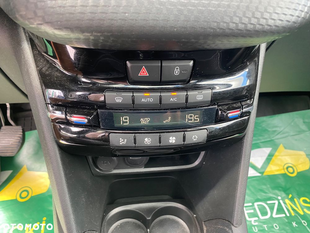 Peugeot 208 PureTech 82 Start & Stop Allure - 13