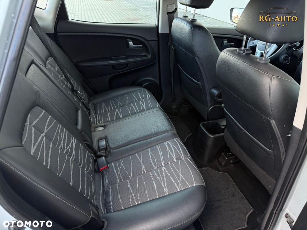 Kia Venga - 33
