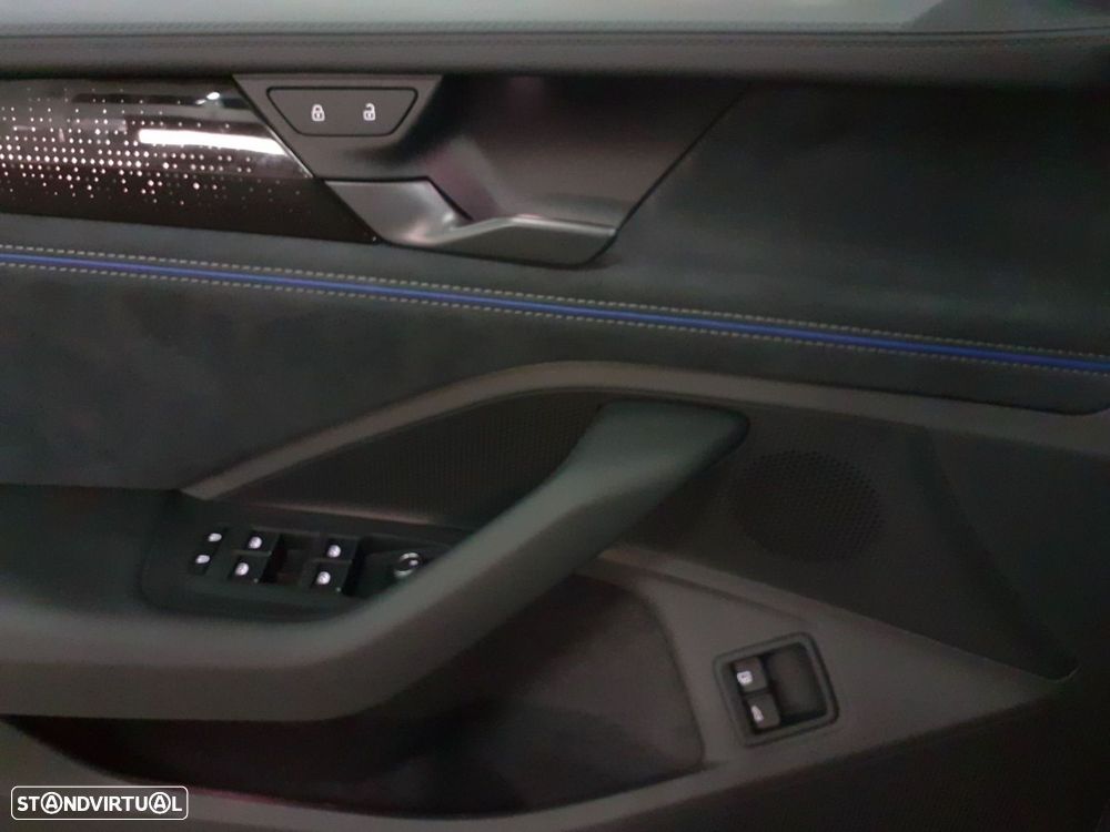 VW Passat Variant 1.5 TSI eHybrid R-Line DSG - 22