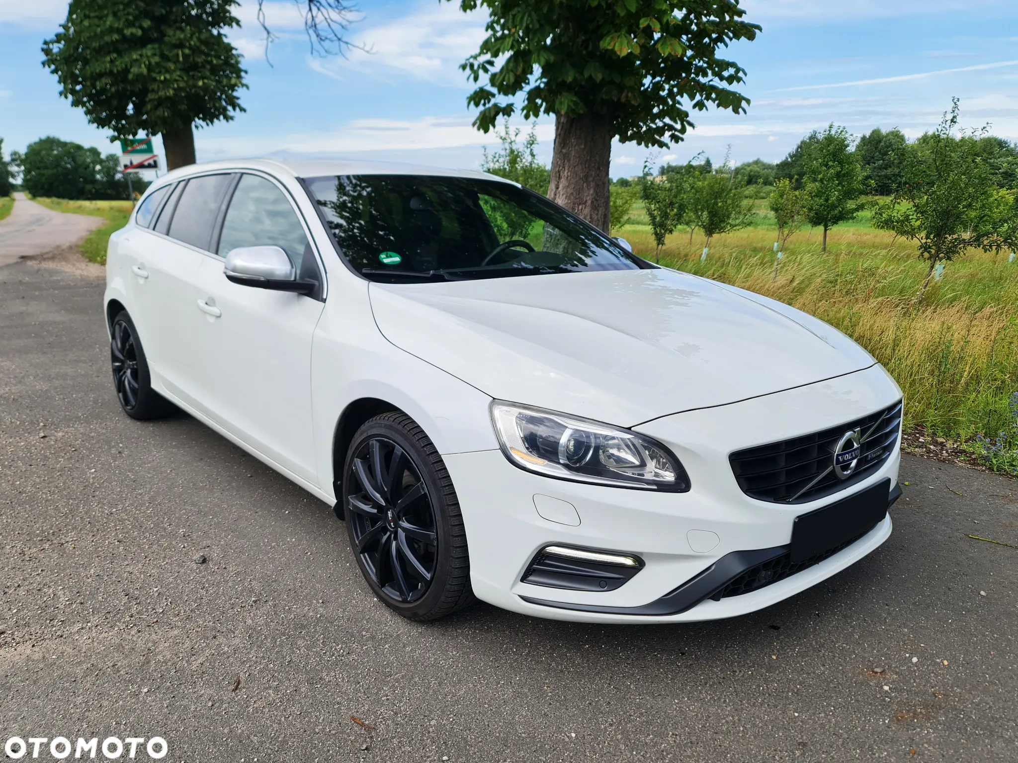 Volvo V60 D3 R-Design - 2