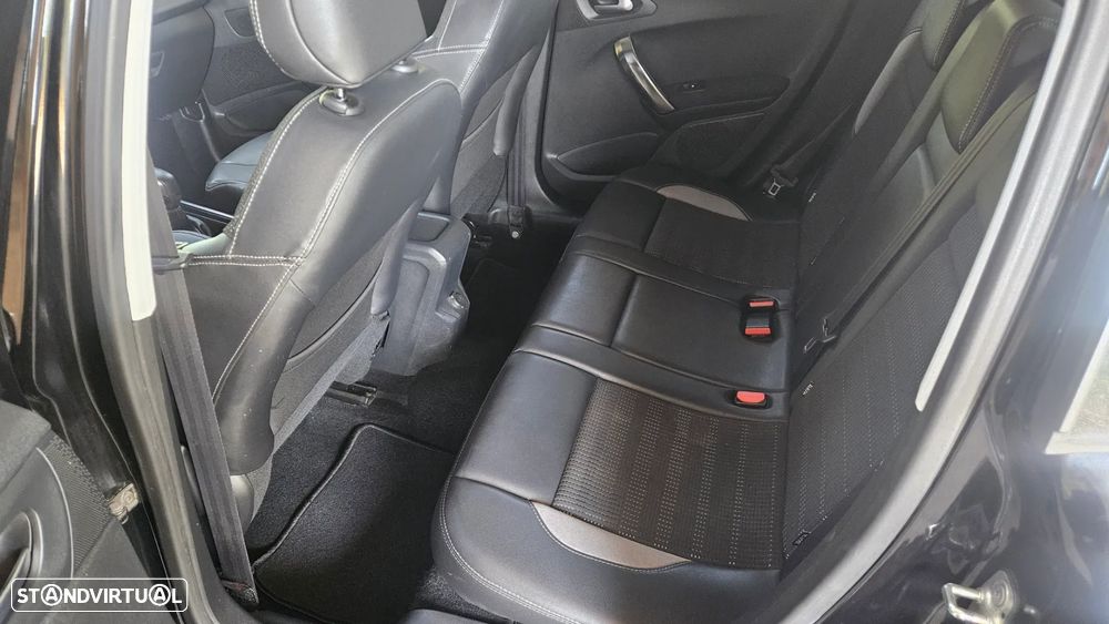 Peugeot 2008 1.2 PureTech Allure - 29