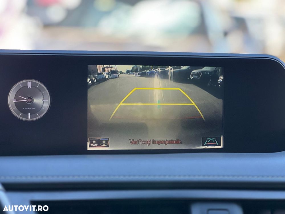 Lexus UX 250h FWD Business - 19