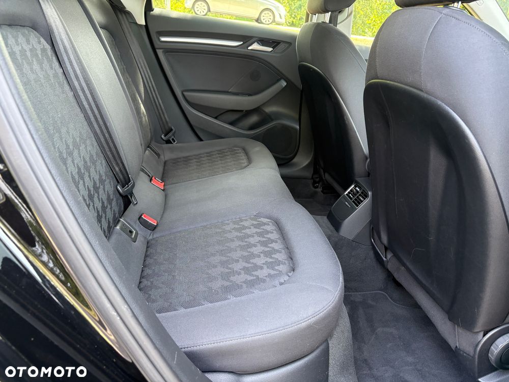 Audi A3 Sportback 1.6 TDI (clean diesel) S line Sportpaket - 28