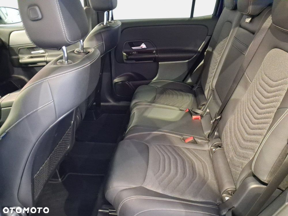 Mercedes-Benz GLB - 12