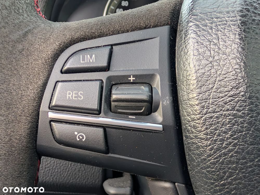 BMW Seria 5 525d - 24