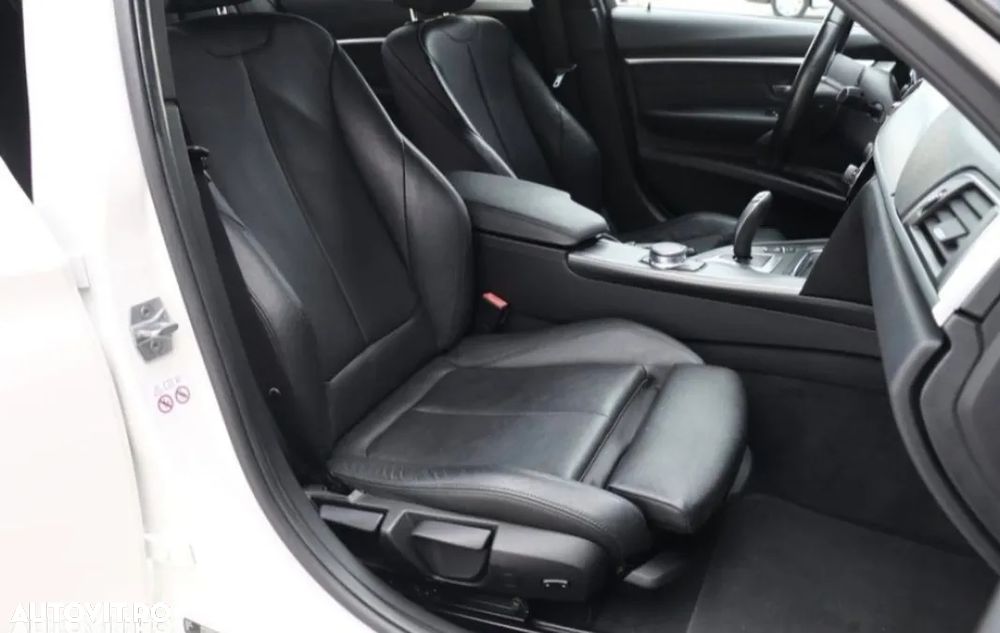 BMW Seria 3 330e iPerformance M Sport - 12