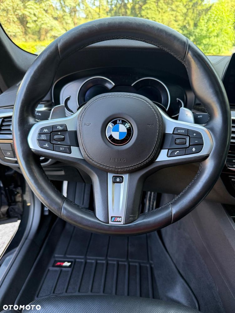 BMW Seria 5 M550i xDrive - 11