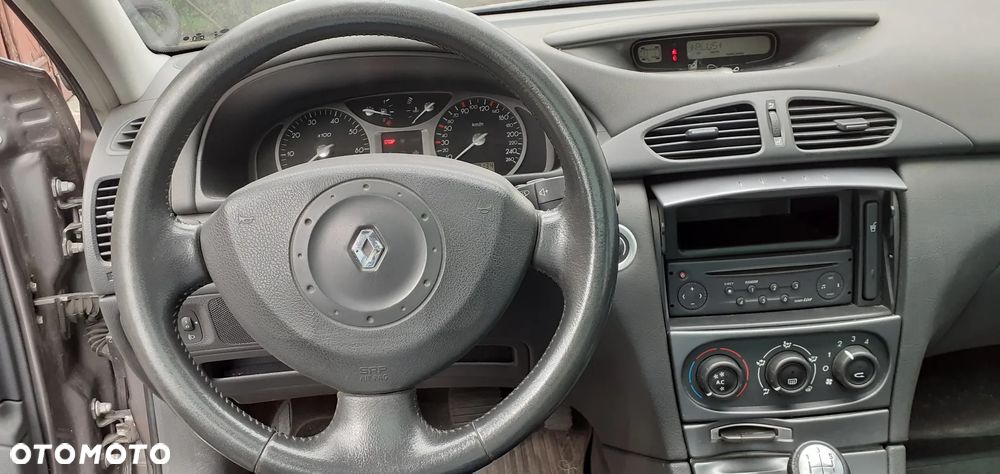 Renault Laguna 1.8 RXE - 11